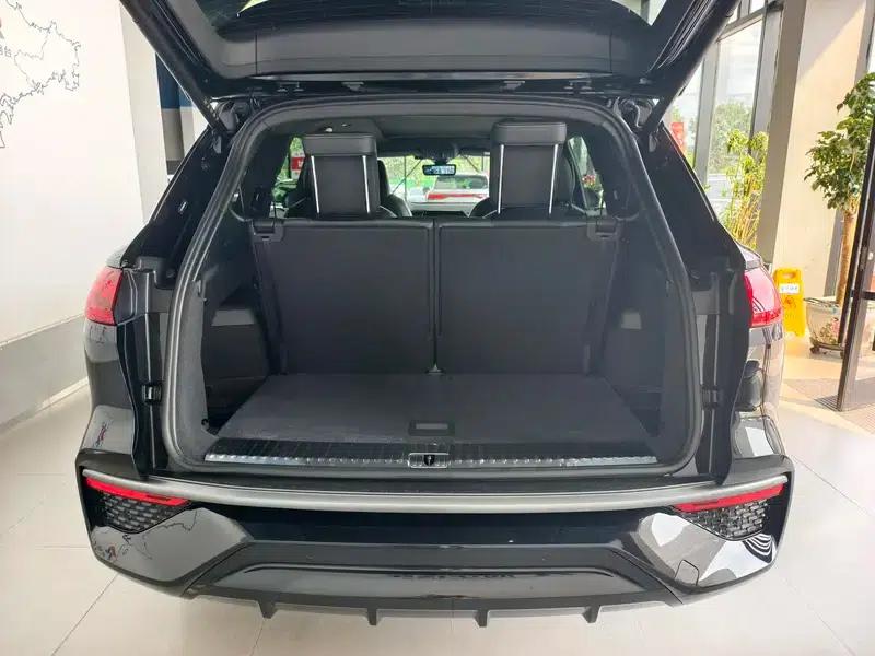 Audi Q6 2024 45TFSI quattro Black Knight Edition Flying Rider Package 6 Seats — миниатюра 16