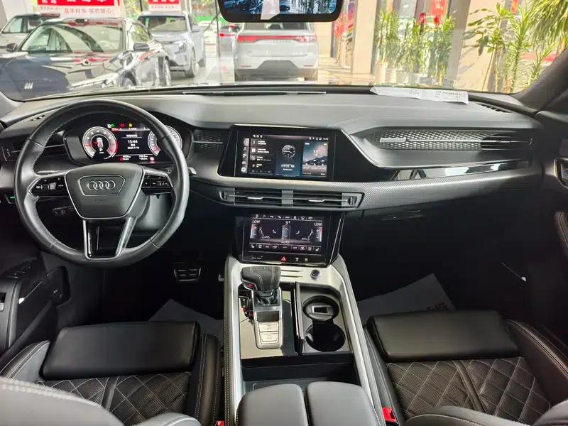 Audi Q6 2024 45TFSI quattro Black Knight Edition Flying Rider Package 6 Seats — миниатюра 8