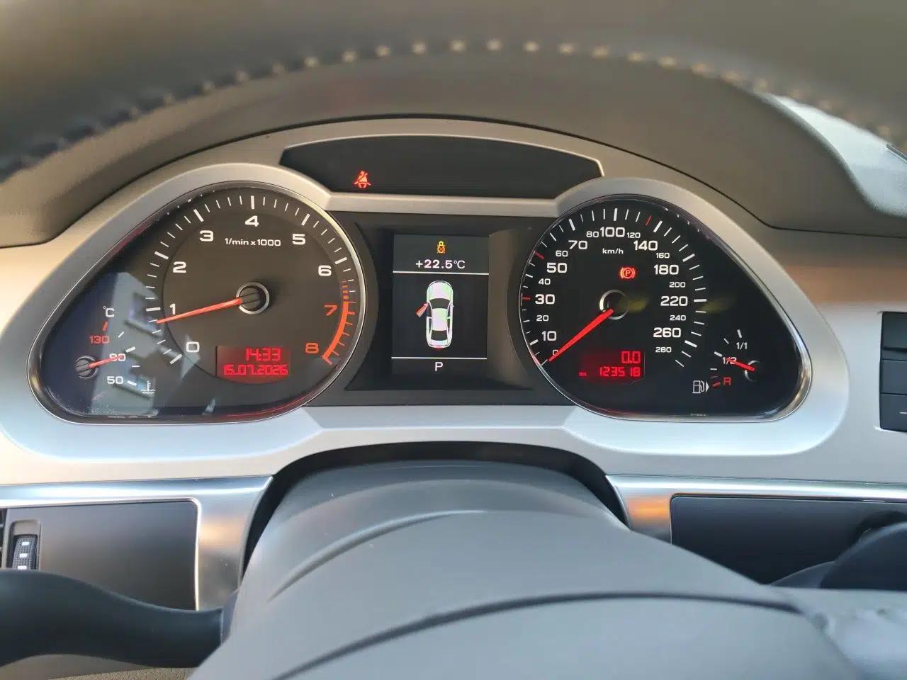 Audi A6L 2011 2.0 TFSI automatic Comfort trim — миниатюра 11