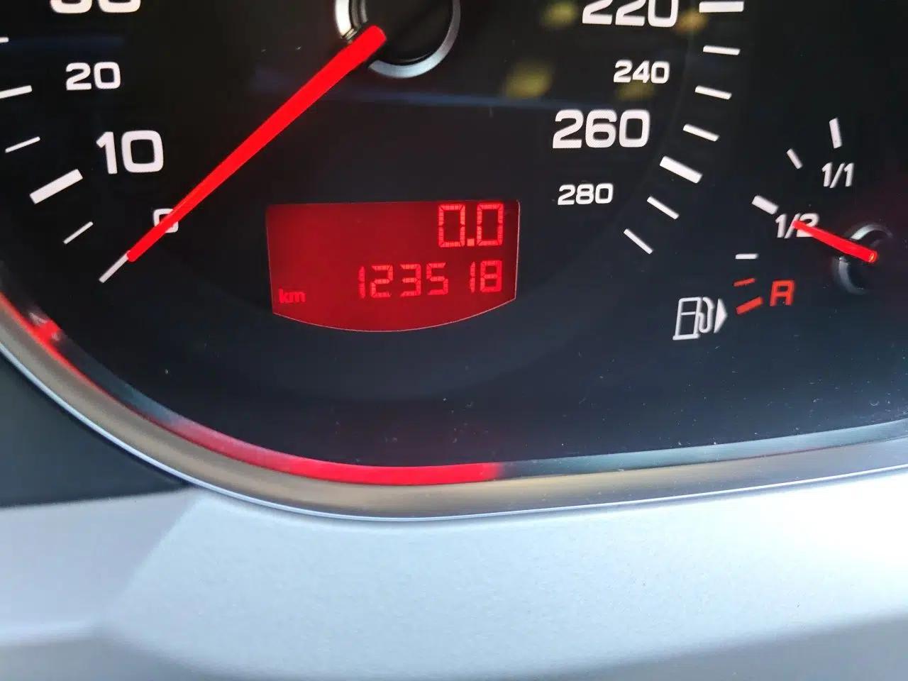 Audi A6L 2011 2.0 TFSI automatic Comfort trim — миниатюра 12