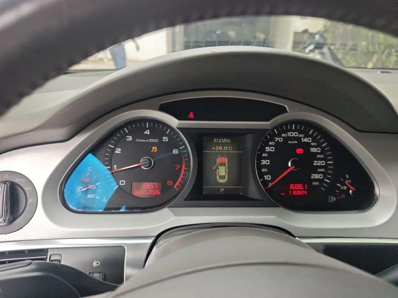 Audi A6L 2011 2.0 TFSI automatic Comfort trim — миниатюра 11