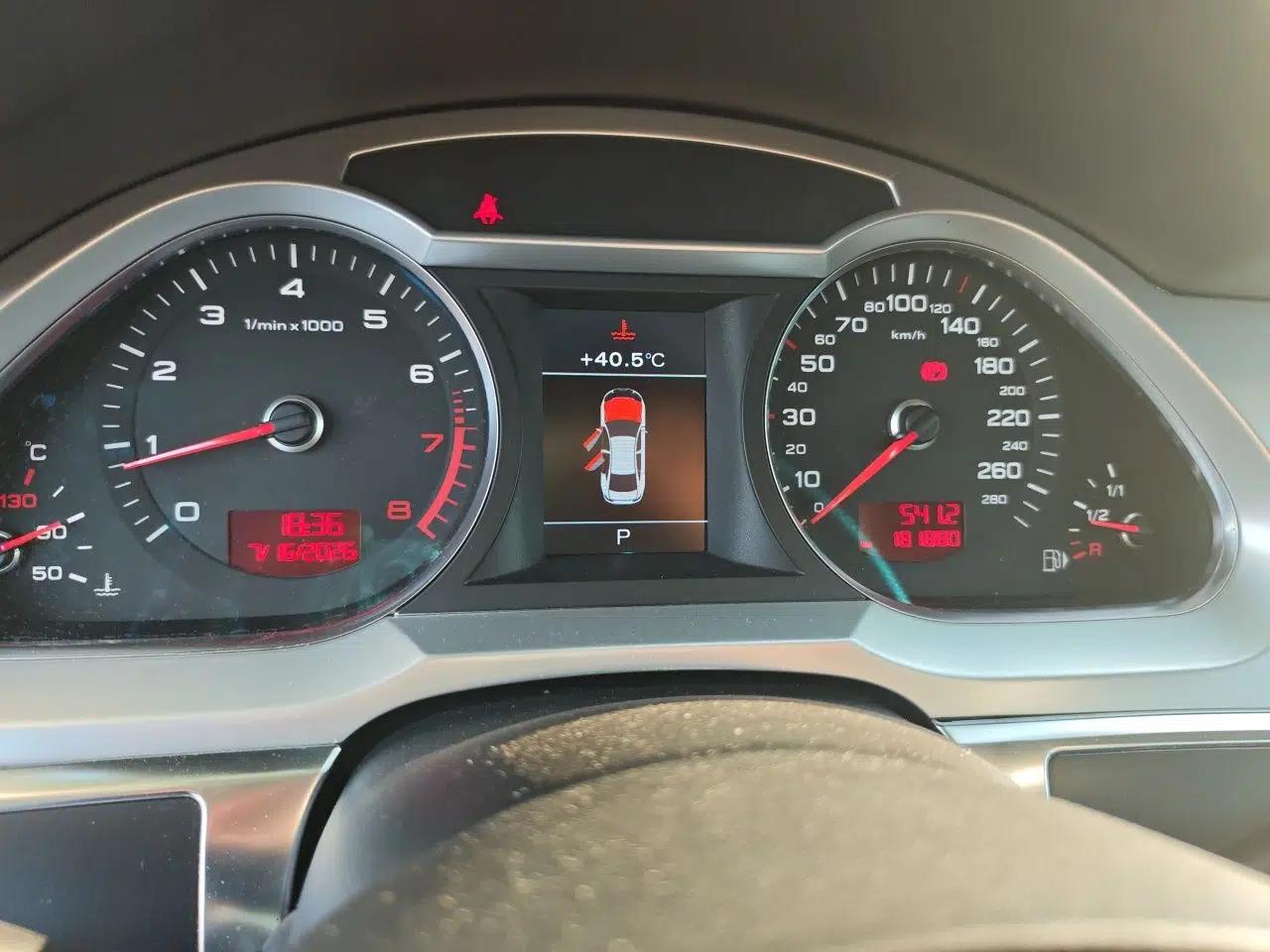 Audi A6L 2011 2.0 TFSI Automatic Standard Edition — миниатюра 11