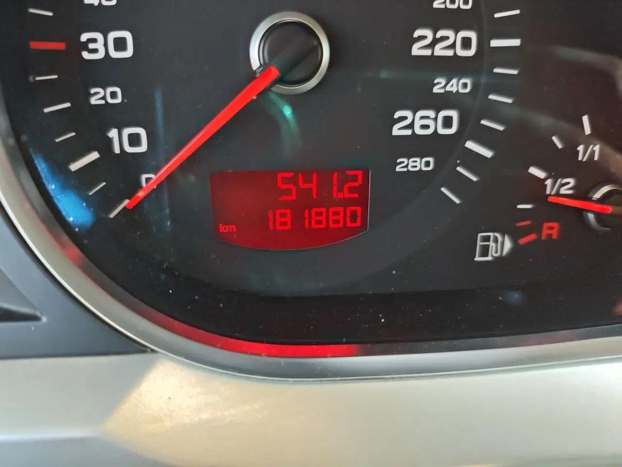 Audi A6L 2011 2.0 TFSI Automatic Standard Edition — миниатюра 12