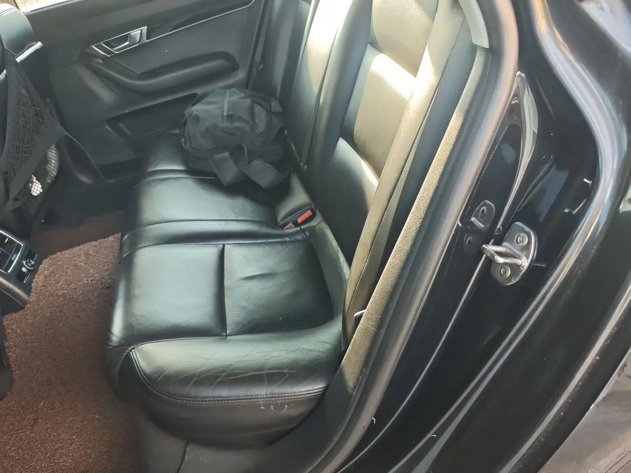 Audi A6L 2011 2.0 TFSI Automatic Standard Edition — миниатюра 17