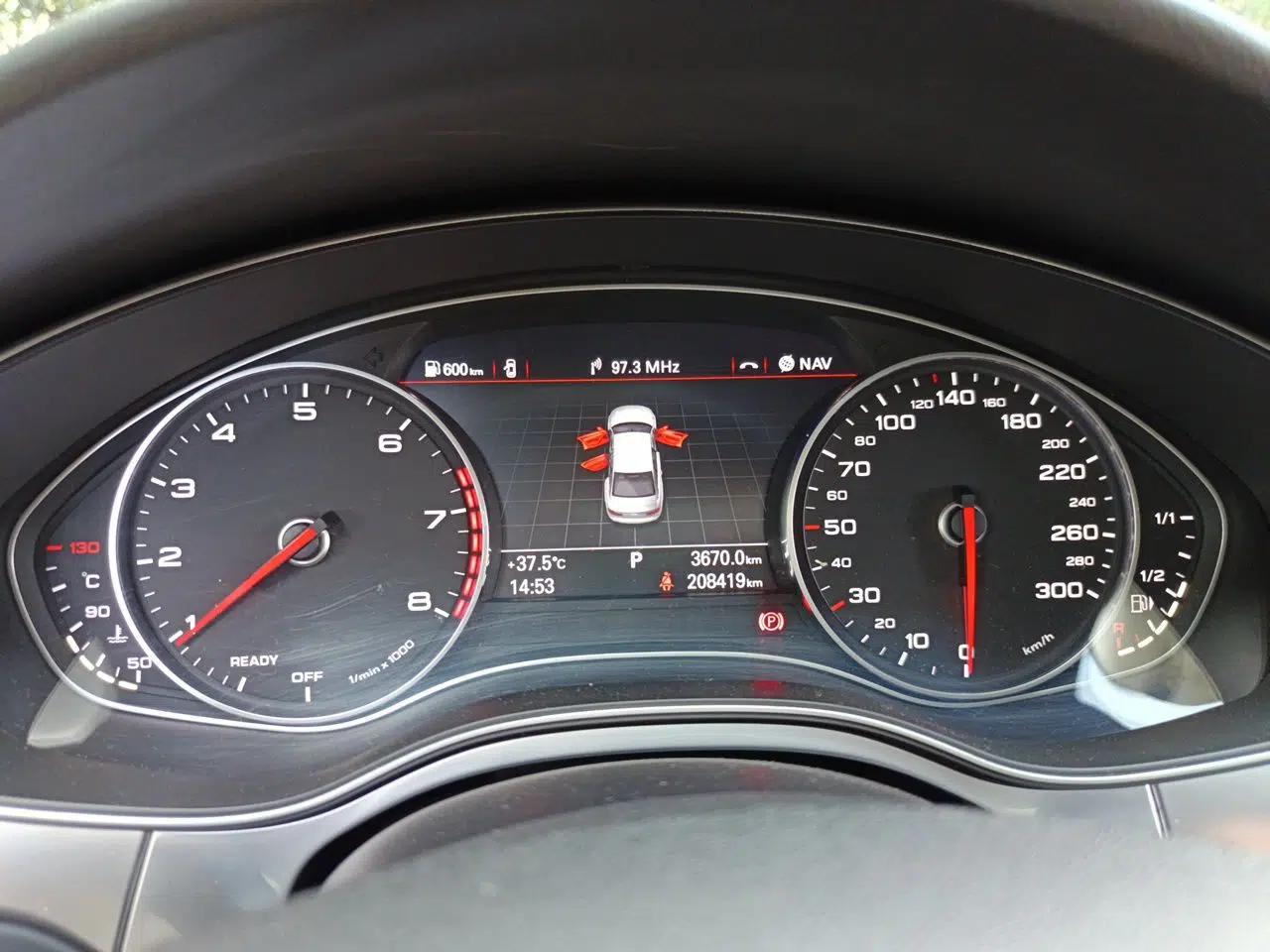Audi A6L 2018 30th Anniversary Edition TFSI Trendy Model — миниатюра 11