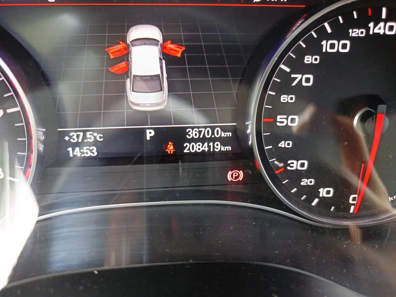 Audi A6L 2018 30th Anniversary Edition TFSI Trendy Model — миниатюра 12