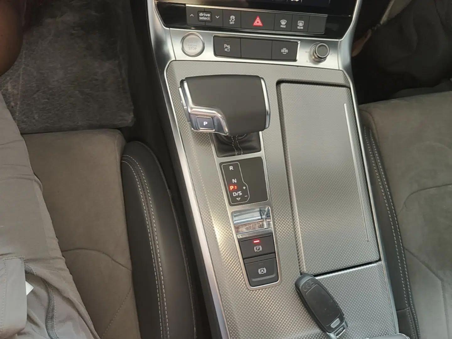 Audi A6L 2019 40 TFSI Luxury Dynamic Model — миниатюра 21