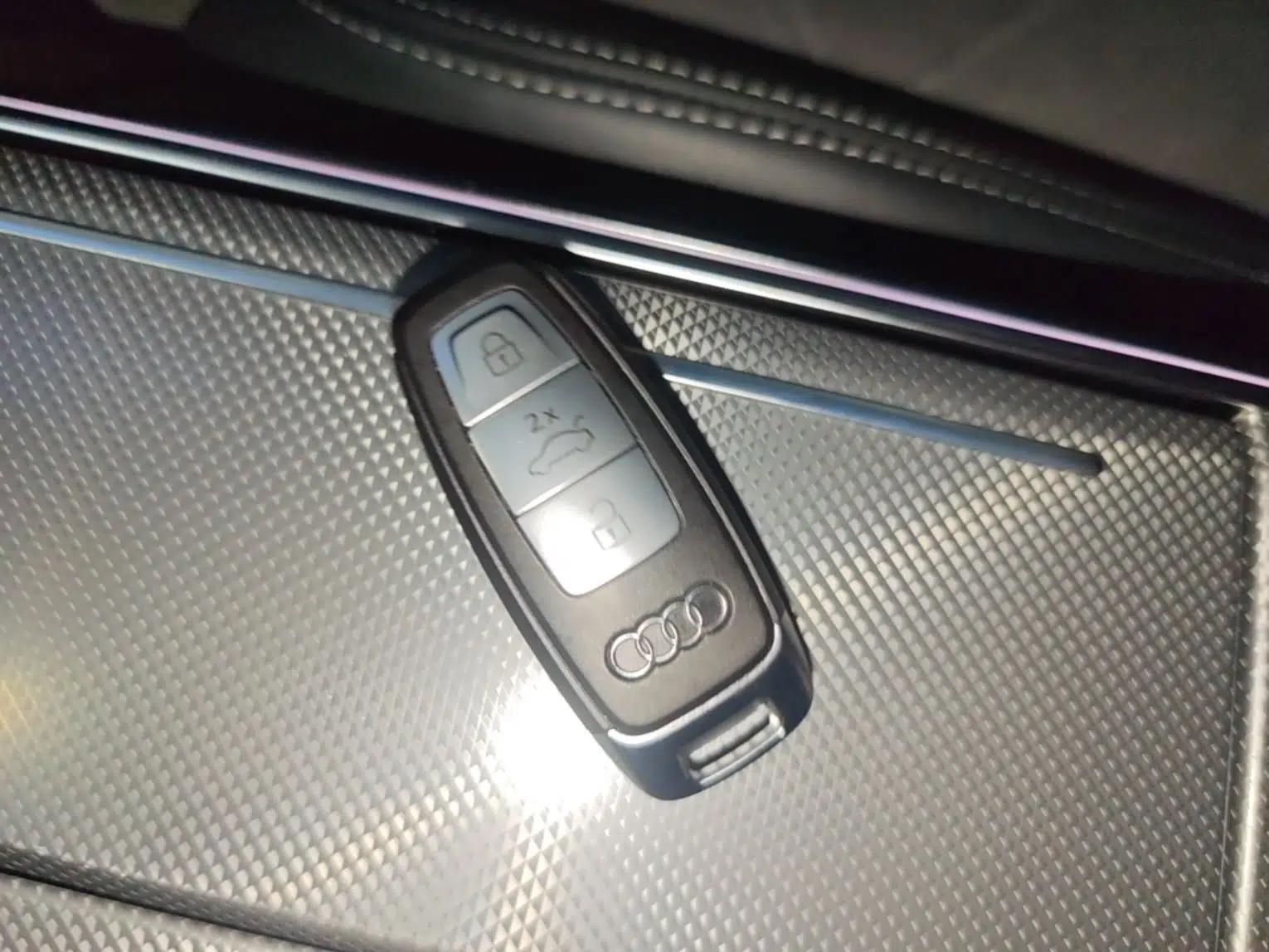 Audi A6L 2023 Revised 45 TFSI Prestige Dynamic Edition — миниатюра 28