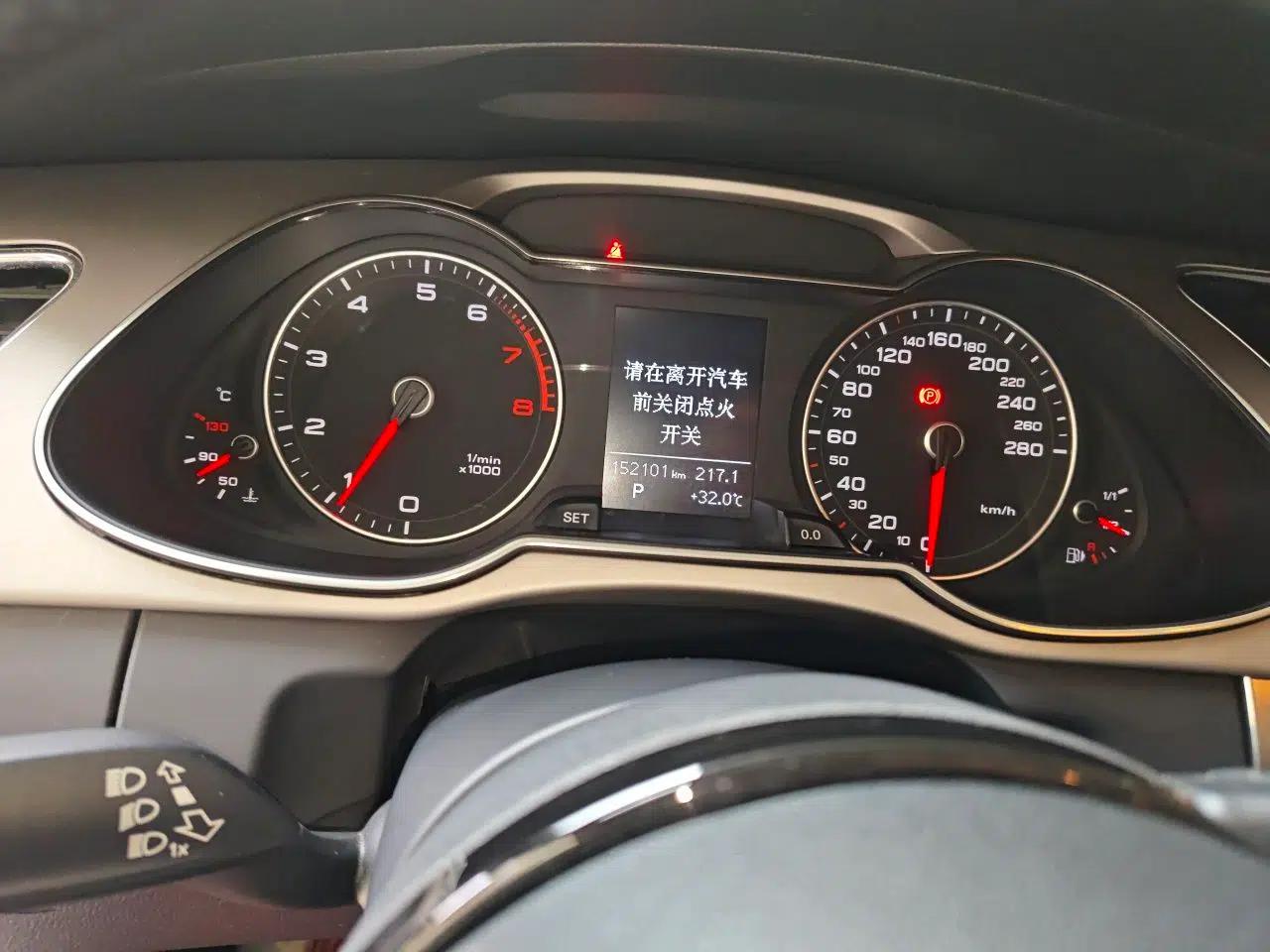 Audi A4L 2015 35 TFSI Automatic Comfort Model — миниатюра 11