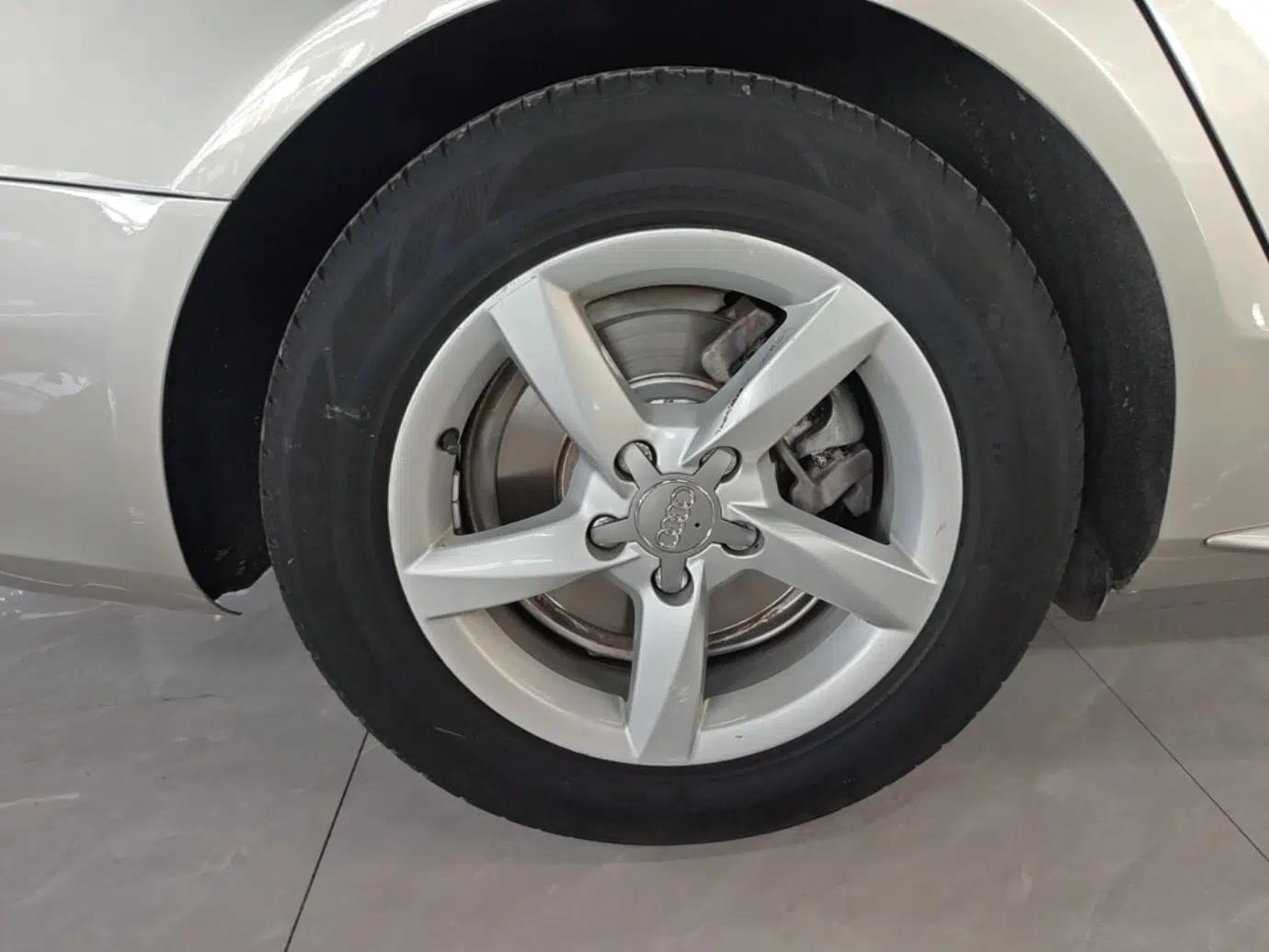 Audi A4L 2015 35 TFSI Automatic Standard Model — миниатюра 11
