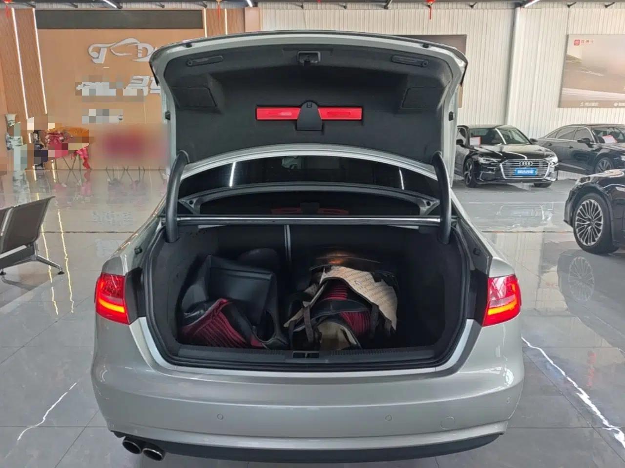 Audi A4L 2015 35 TFSI Automatic Standard Model — миниатюра 22
