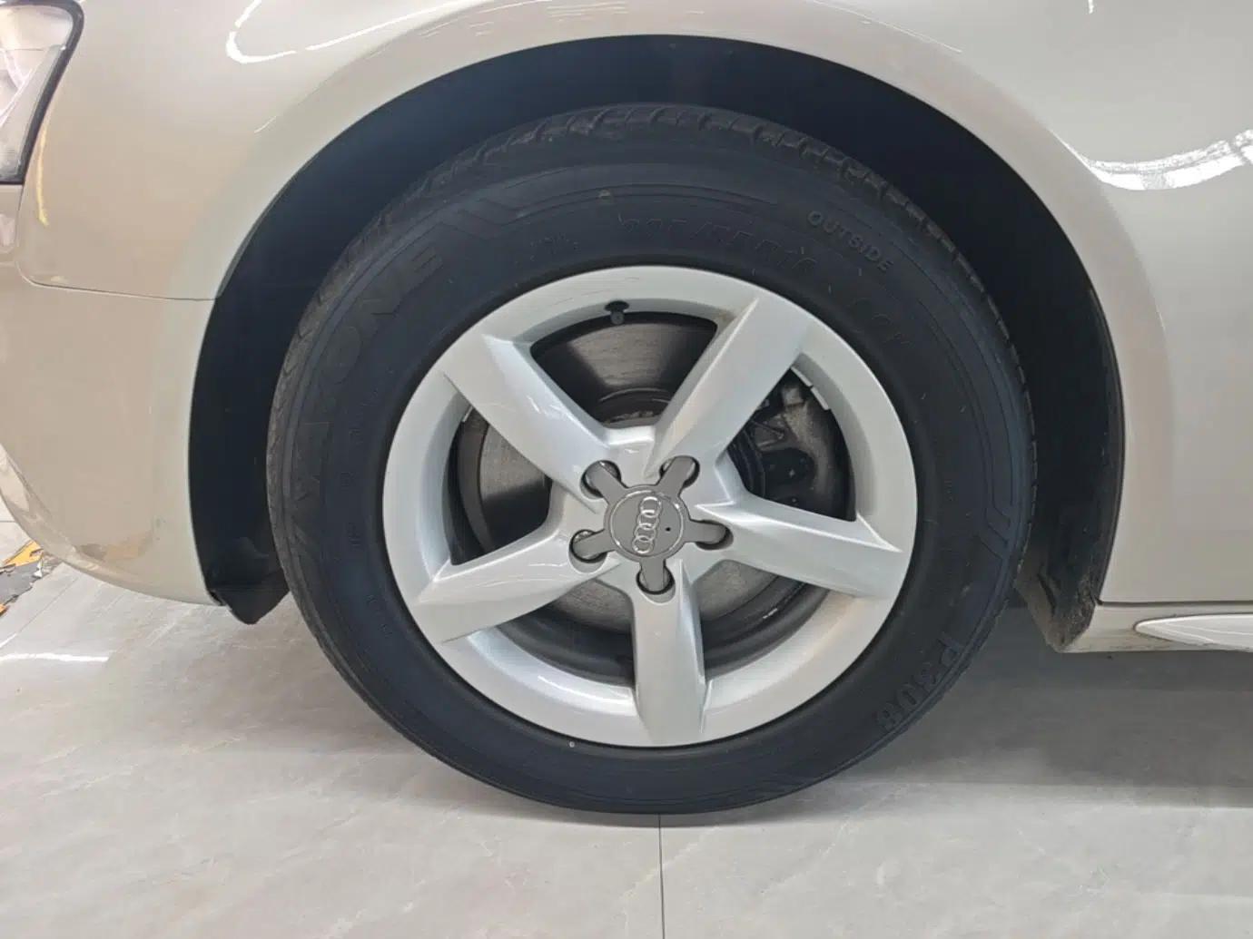 Audi A4L 2015 35 TFSI Automatic Standard Model — миниатюра 10