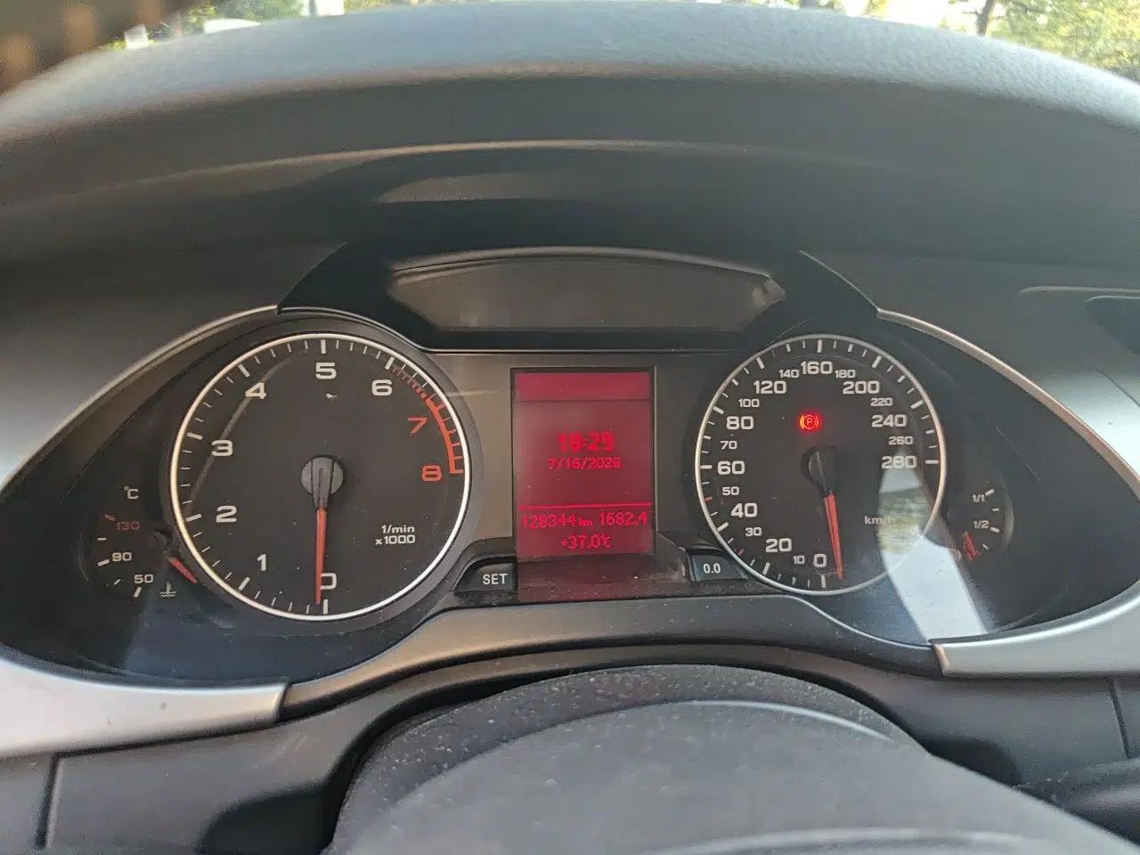 Audi A4L 2012 2.0 TFSI automatic standard version — миниатюра 11