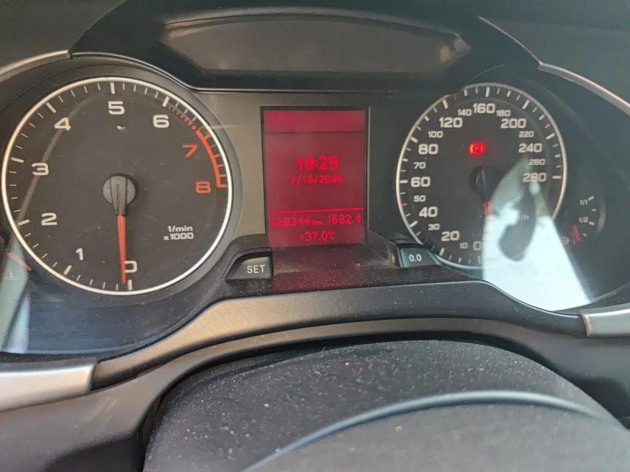 Audi A4L 2012 2.0 TFSI automatic standard version — миниатюра 12