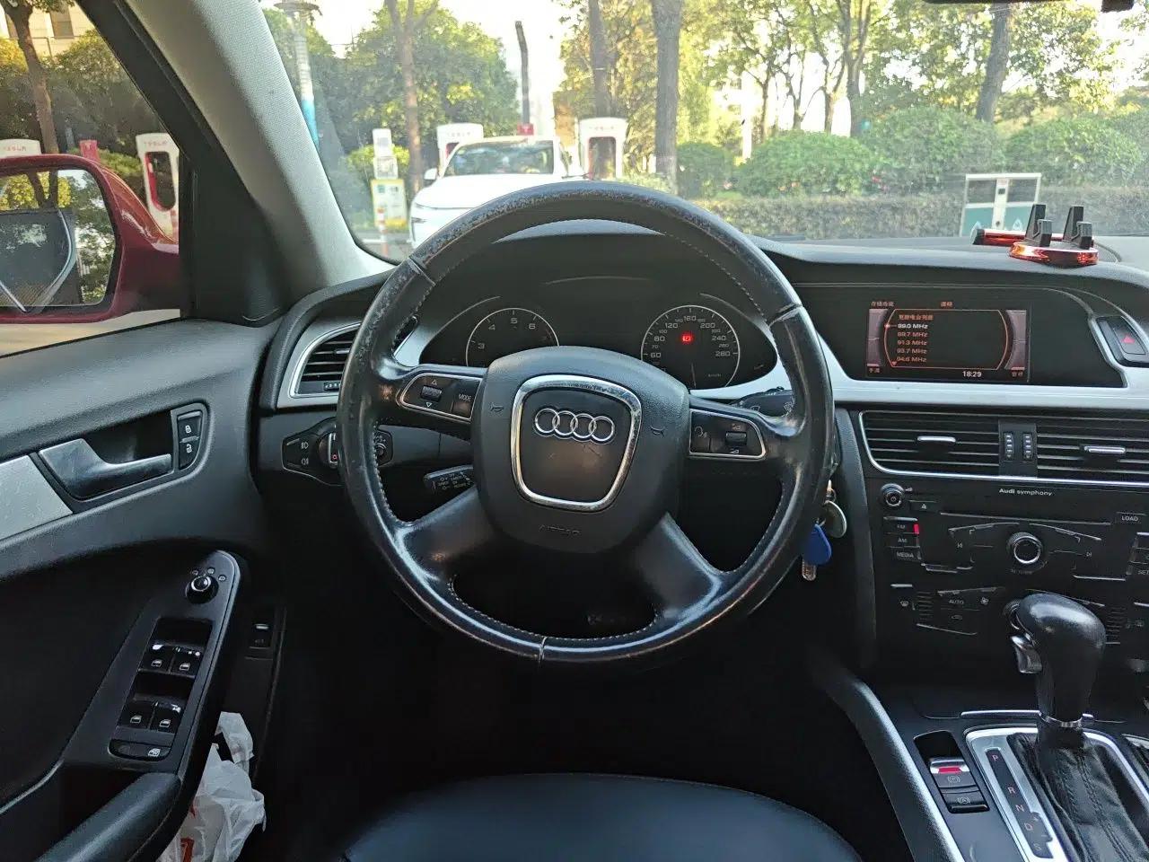 Audi A4L 2012 2.0 TFSI automatic standard version — миниатюра 10
