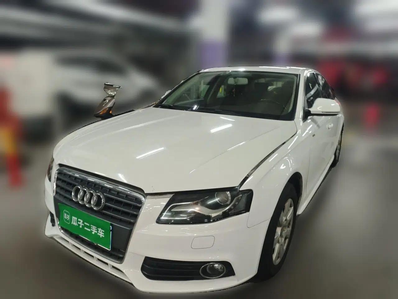 Audi A4L 2011 2.0 TFSI Comfort Model — миниатюра 1