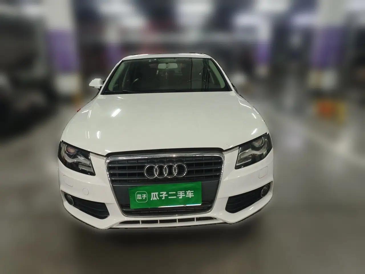 Audi A4L 2011 2.0 TFSI Comfort Model — миниатюра 2