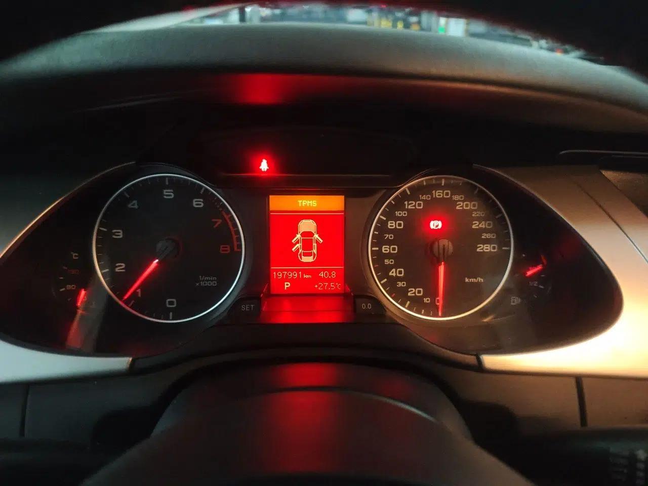 Audi A4L 2011 2.0 TFSI Comfort Model — миниатюра 11