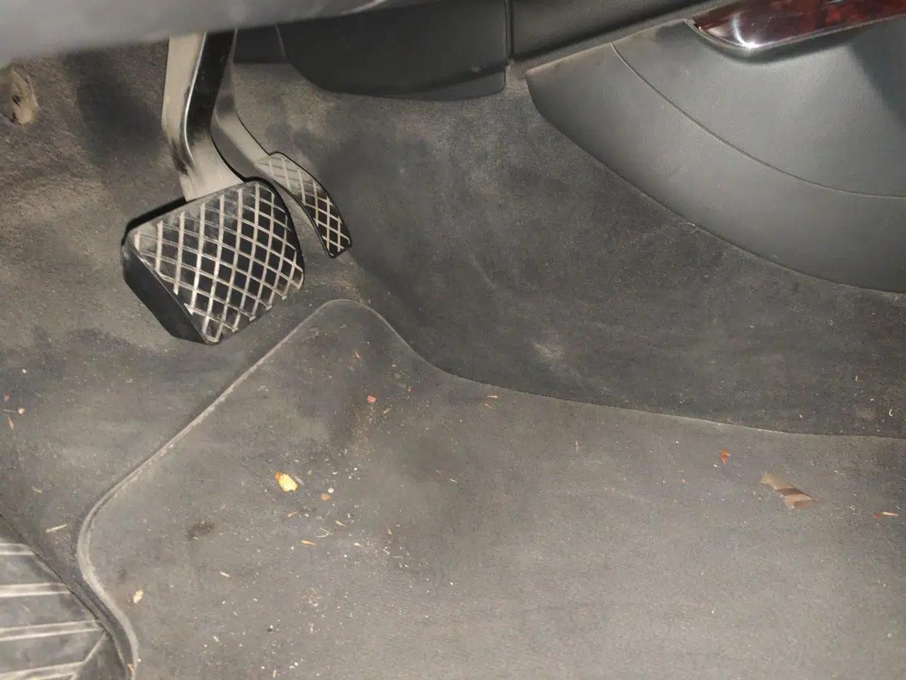 Audi A4L 2011 2.0 TFSI Comfort Model — миниатюра 16