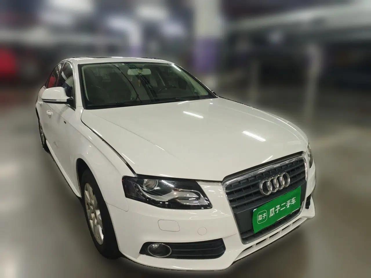 Audi A4L 2011 2.0 TFSI Comfort Model — миниатюра 3