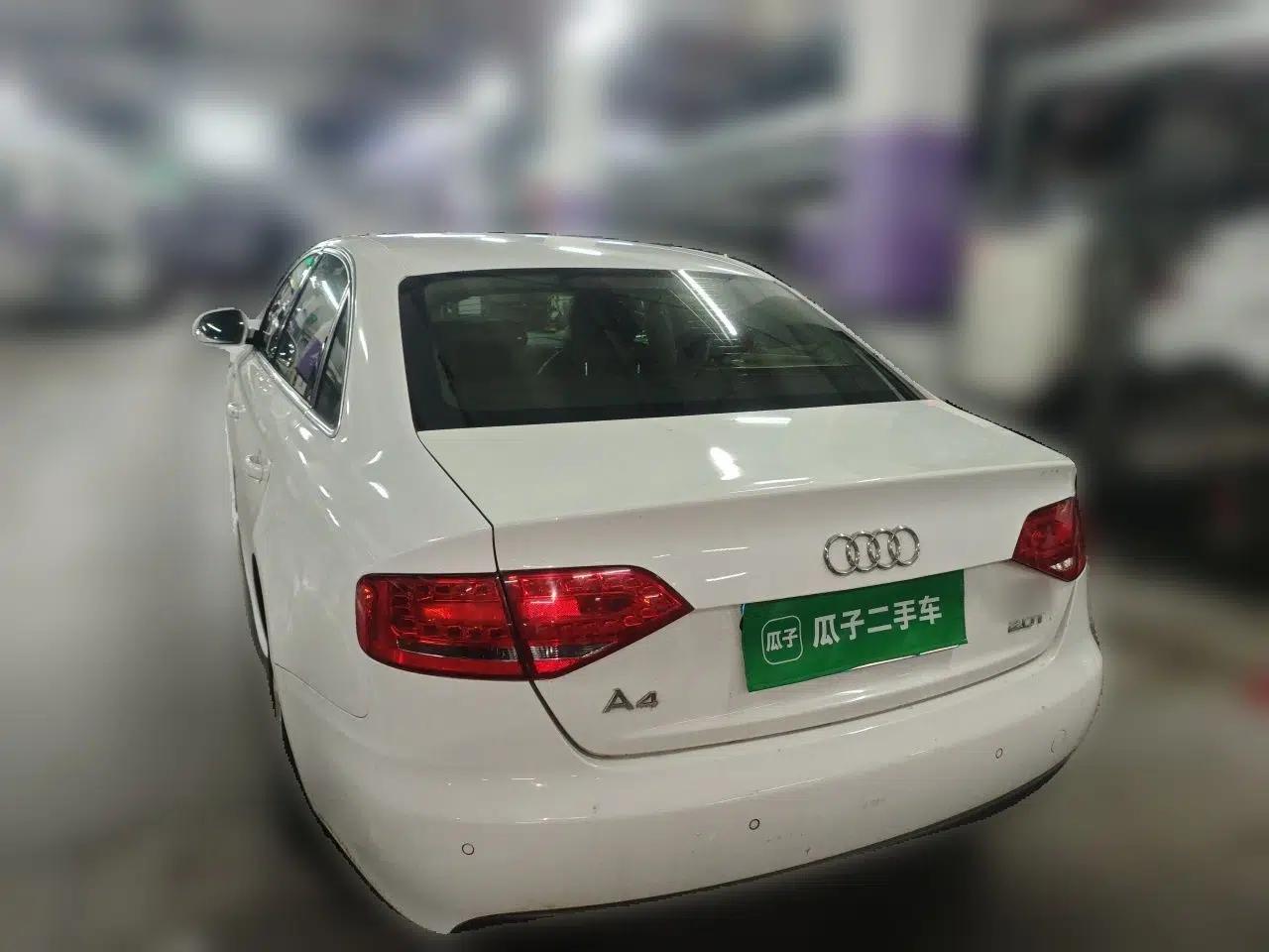 Audi A4L 2011 2.0 TFSI Comfort Model — миниатюра 4