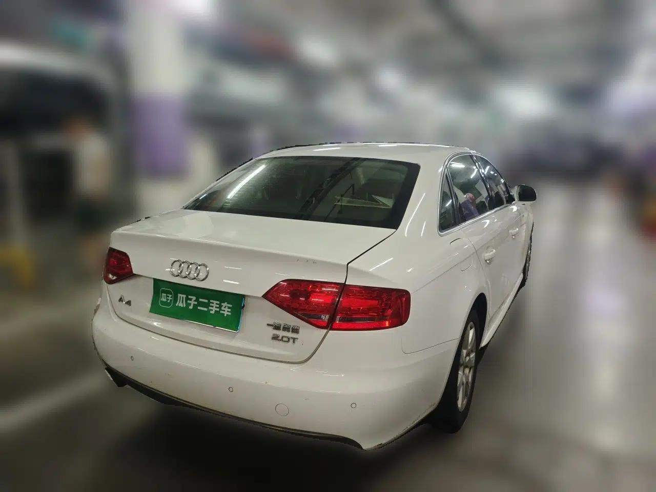 Audi A4L 2011 2.0 TFSI Comfort Model — миниатюра 6
