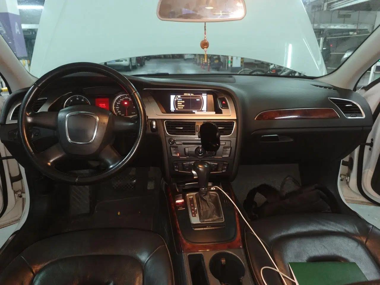 Audi A4L 2011 2.0 TFSI Comfort Model — миниатюра 9