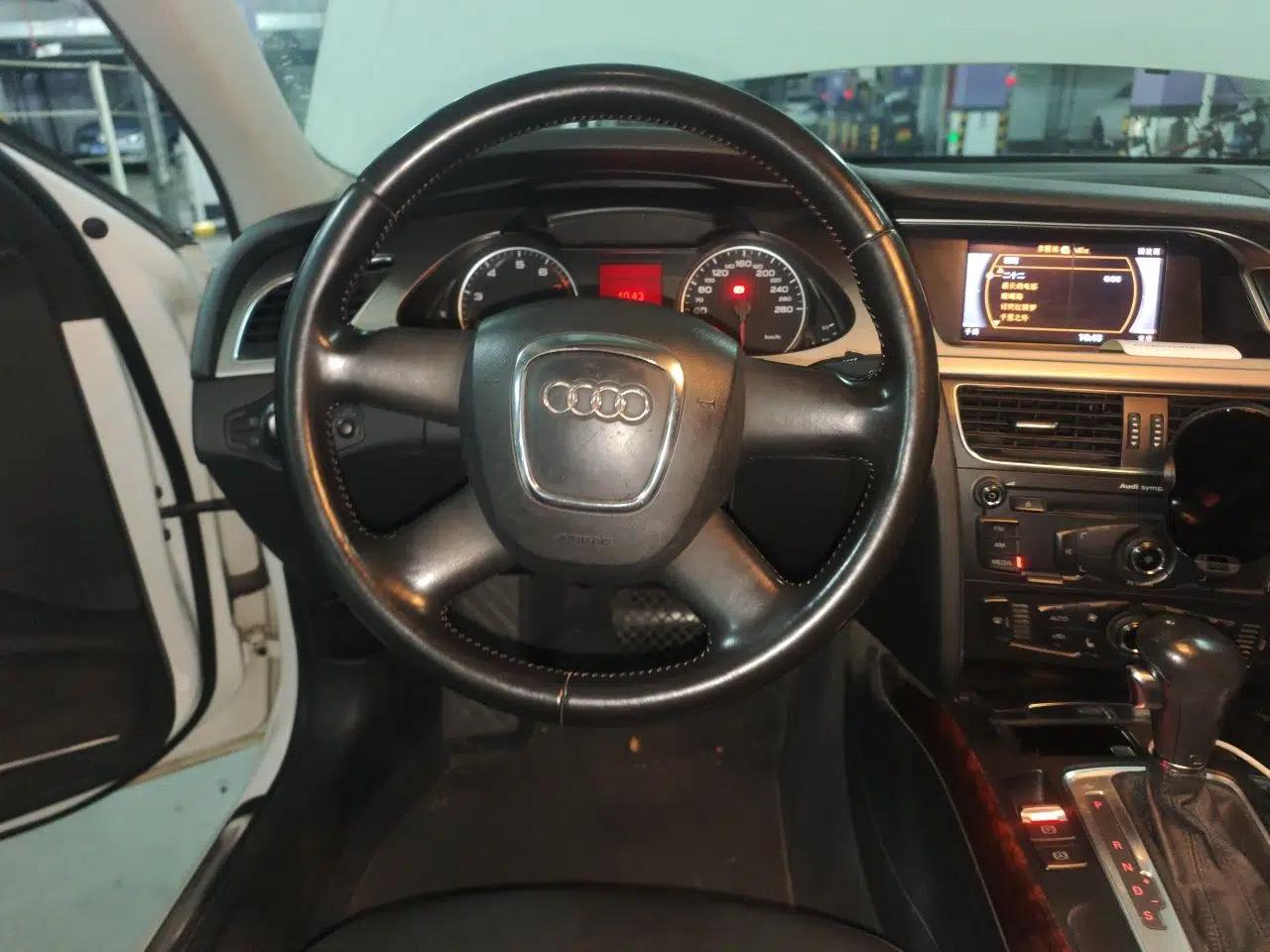 Audi A4L 2011 2.0 TFSI Comfort Model — миниатюра 10