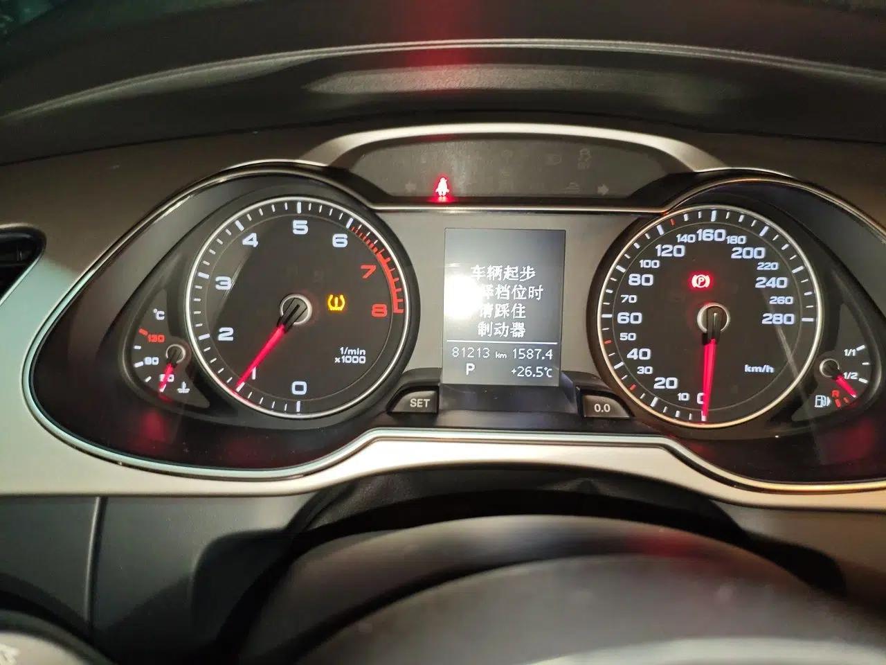 Audi A4L 2015 35 TFSI Automatic Comfort Model — миниатюра 11