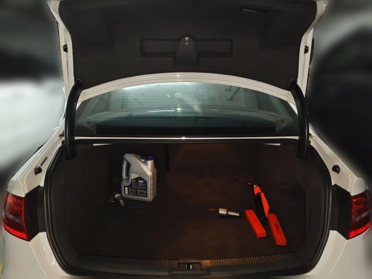 Audi A4L 2015 35 TFSI Automatic Comfort Model — миниатюра 19