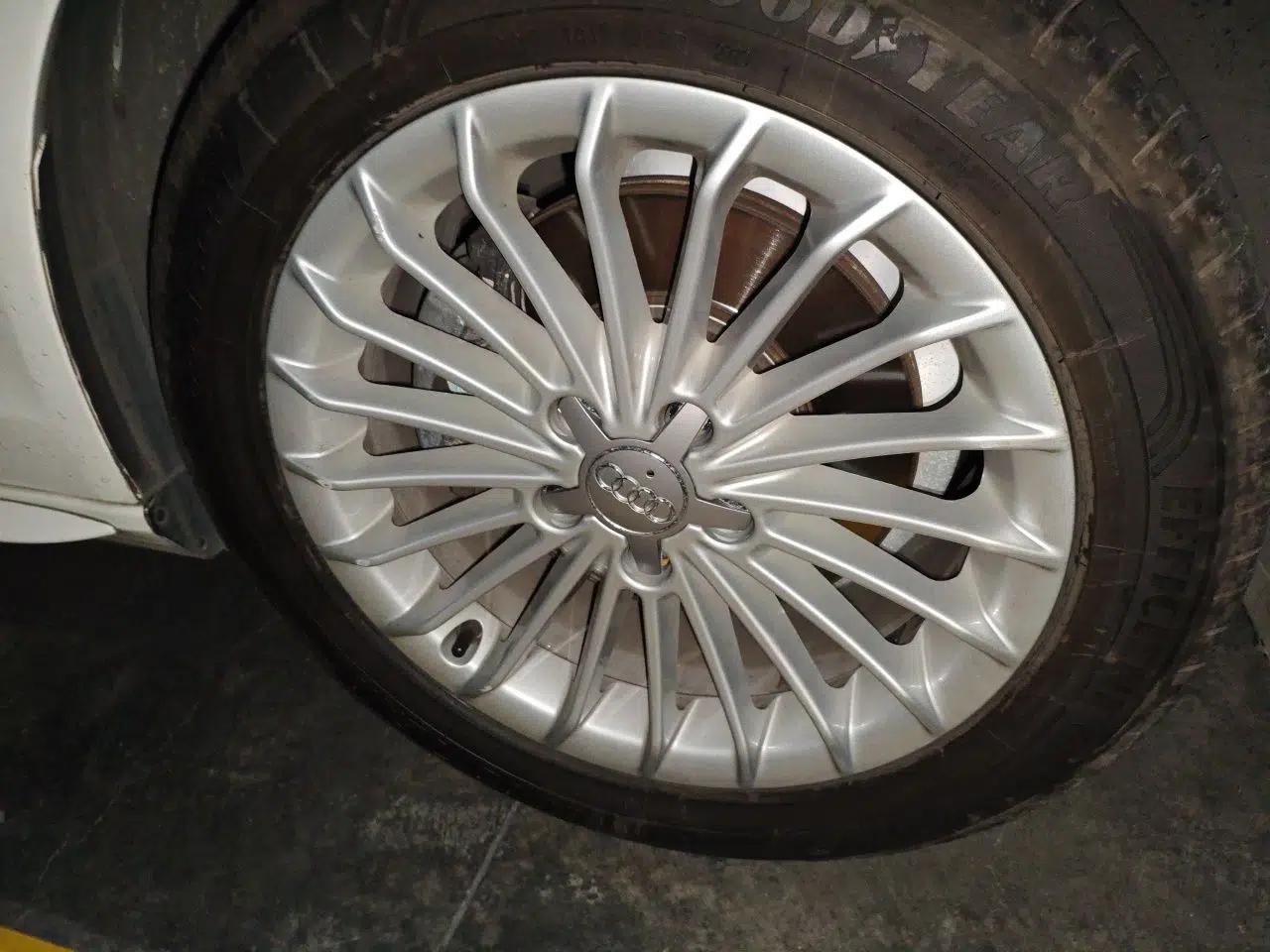 Audi A4L 2015 35 TFSI Automatic Comfort Model — миниатюра 8