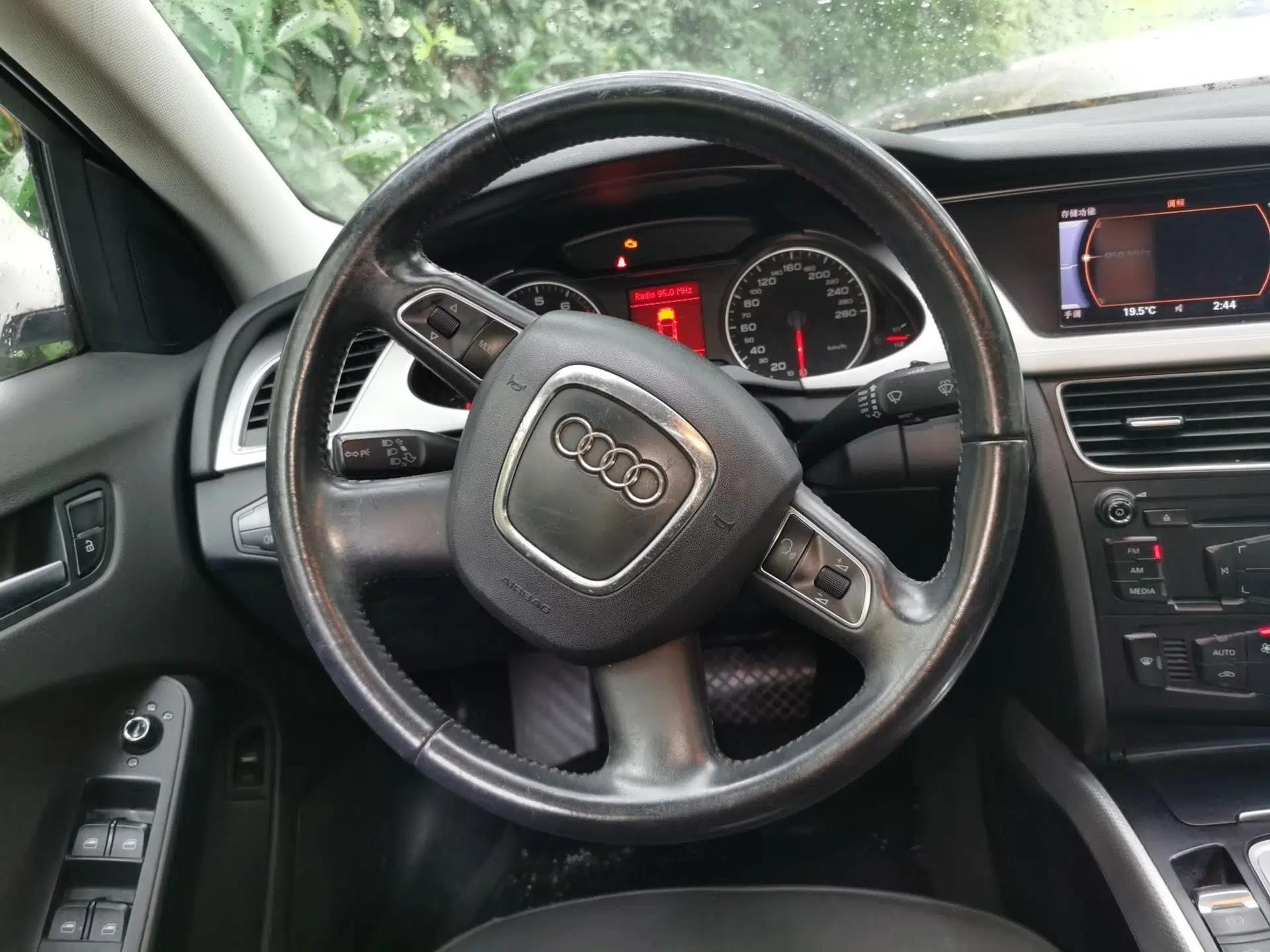 Audi A4L 2012 2.0 TFSI automatic standard version — миниатюра 10