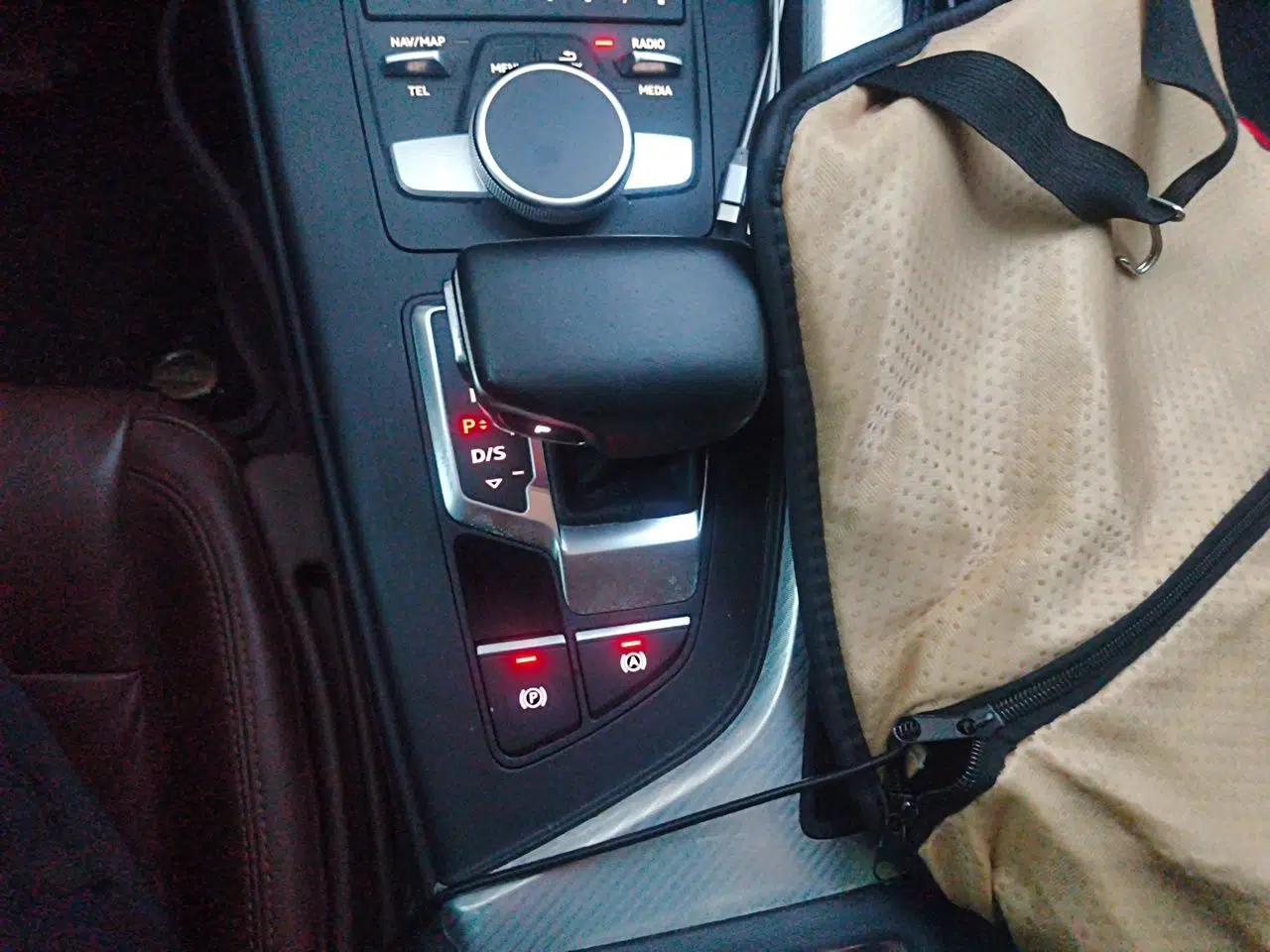 Audi A4L 2017 Plus 40 TFSI Fashion Model — миниатюра 14