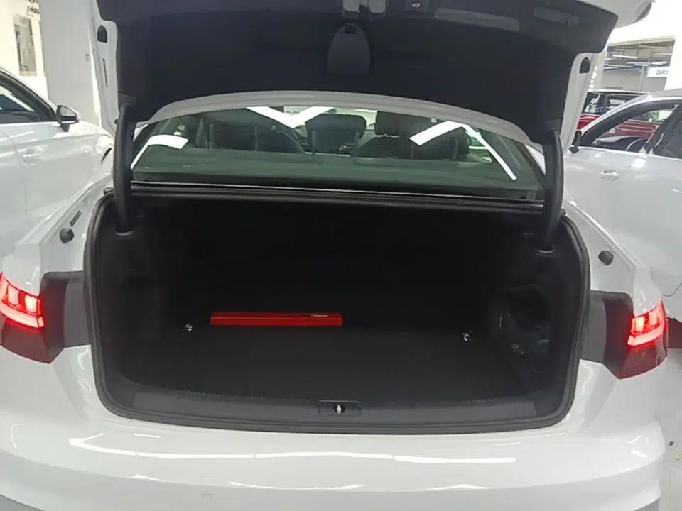 Audi A4L 2022 40 TFSI Fashion Dynamic Model — миниатюра 22