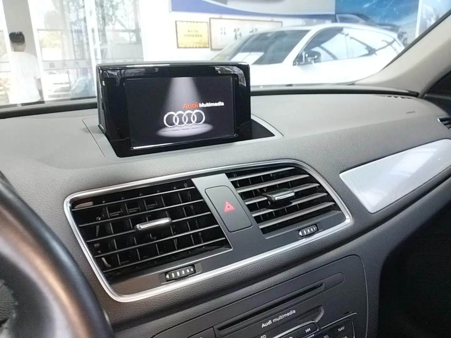 Audi Q3 2015 35 TFSI Comfort Model — миниатюра 15