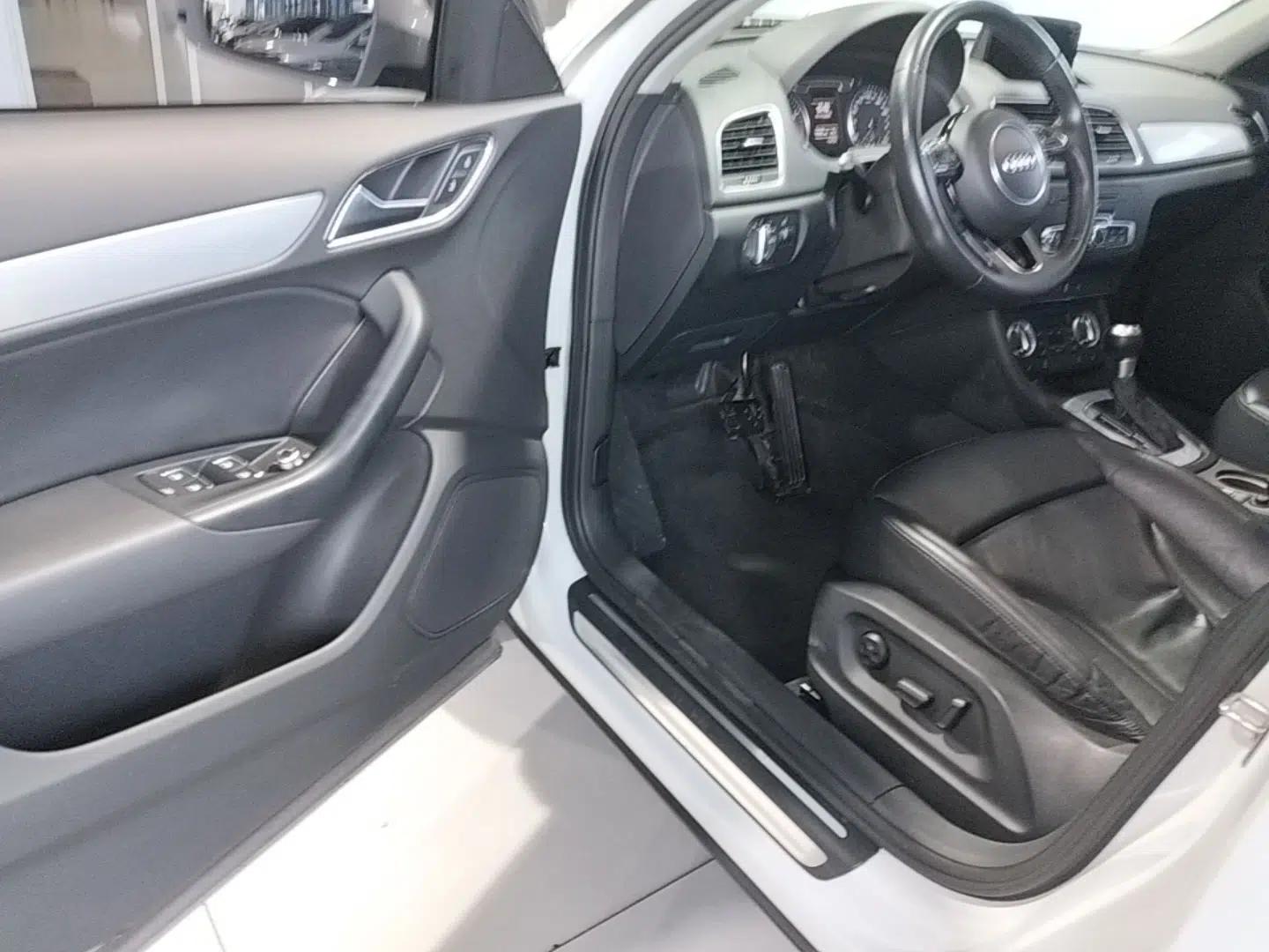 Audi Q3 2015 35 TFSI Comfort Model — миниатюра 18