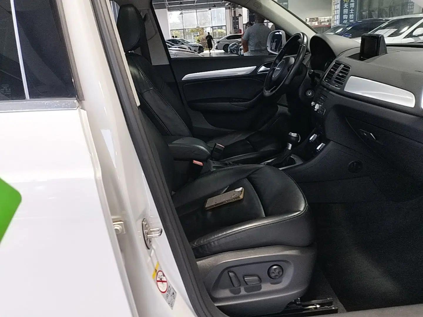 Audi Q3 2015 35 TFSI Comfort Model — миниатюра 19