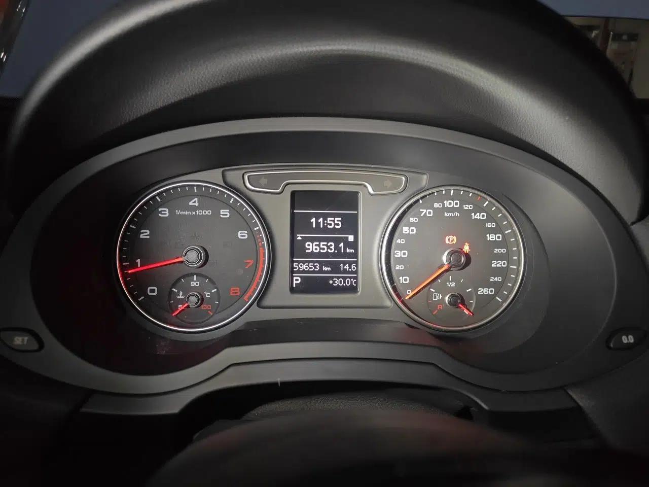 Audi Q3 2015 35 TFSI Comfort Model — миниатюра 11