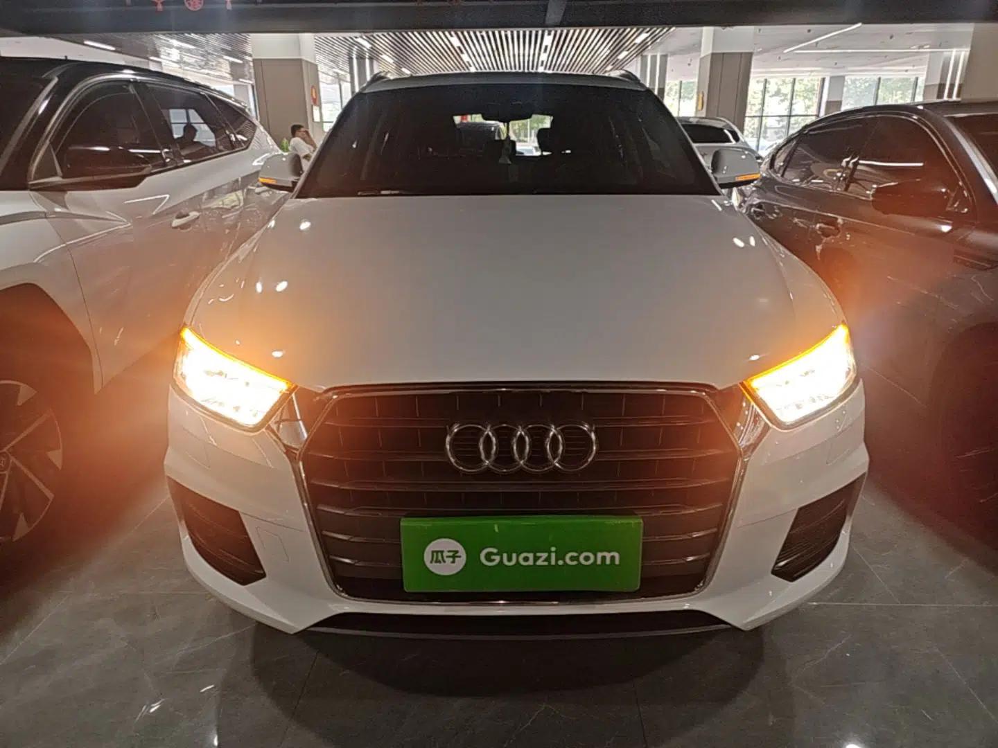 Audi Q3 2018 30th Anniversary Edition 30 TFSI Fashion Model — миниатюра 2