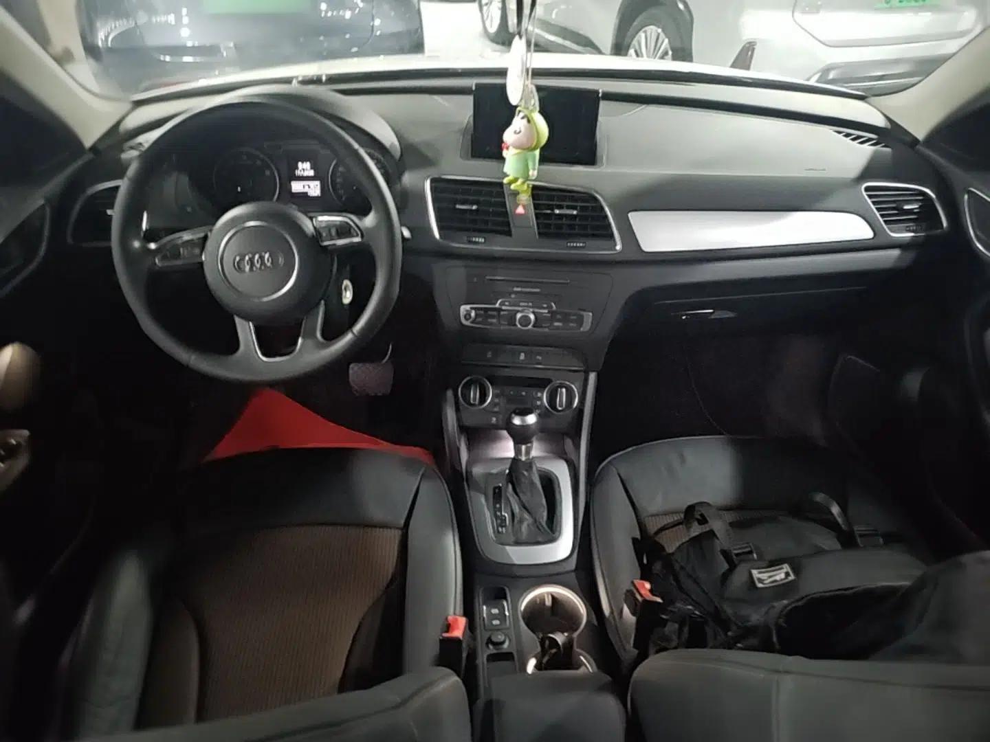 Audi Q3 2018 30th Anniversary Edition 30 TFSI Fashion Model — миниатюра 12