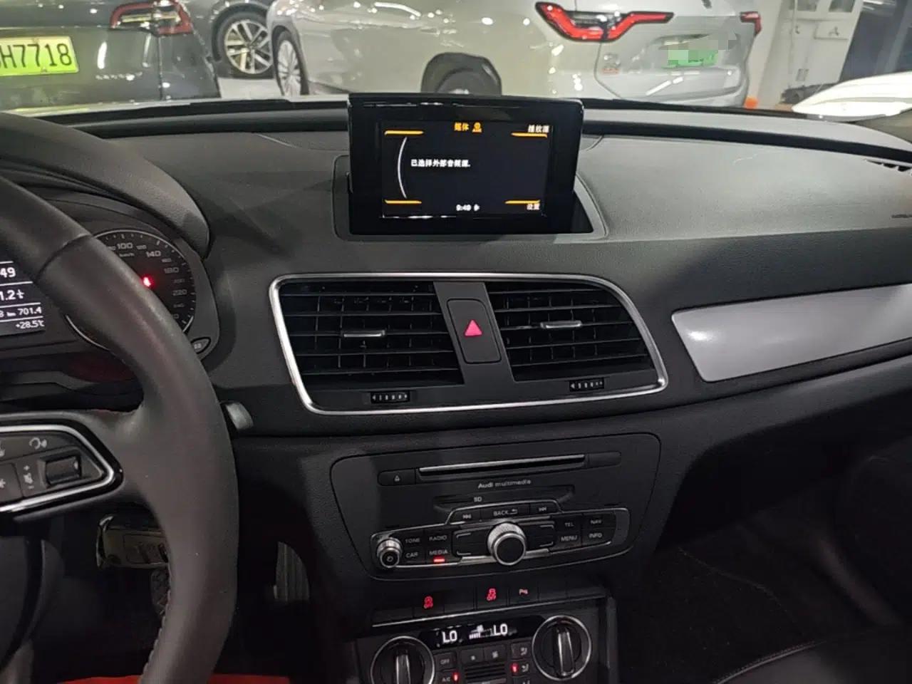 Audi Q3 2018 30th Anniversary Edition 30 TFSI Fashion Model — миниатюра 15