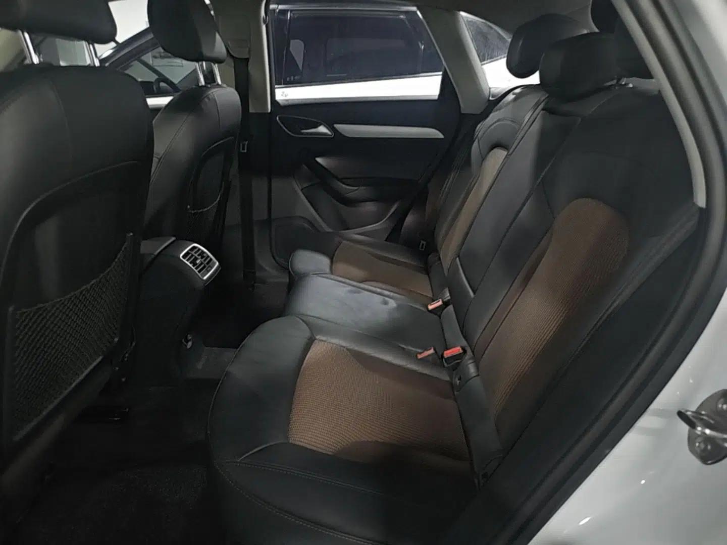 Audi Q3 2018 30th Anniversary Edition 30 TFSI Fashion Model — миниатюра 20