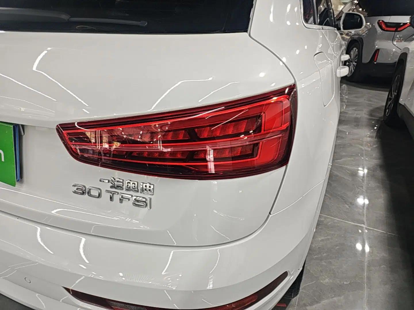 Audi Q3 2018 30th Anniversary Edition 30 TFSI Fashion Model — миниатюра 9
