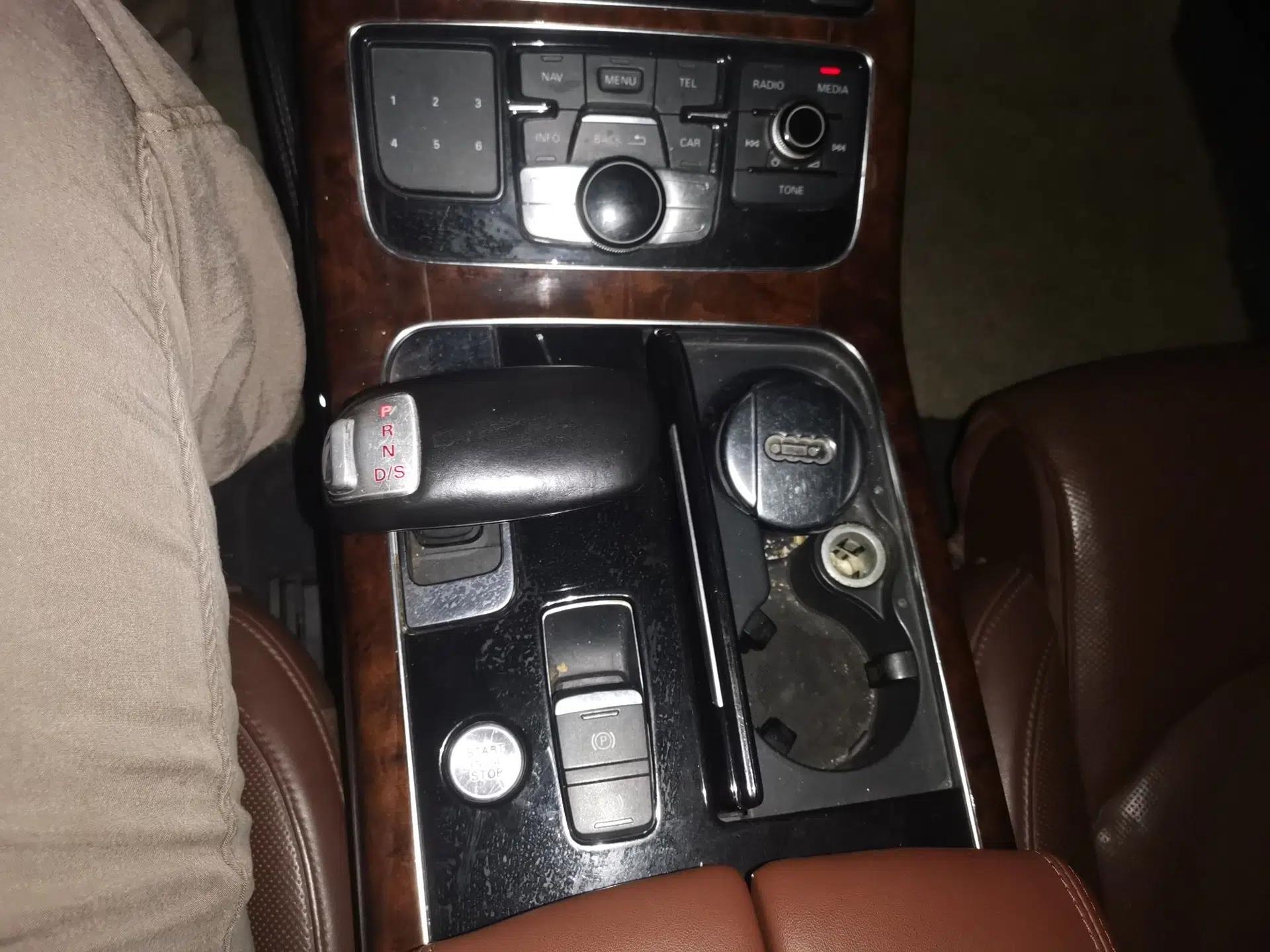 Audi A8 2011 A8L 3.0 TFSI quattro Luxury Edition (213kW) — миниатюра 14