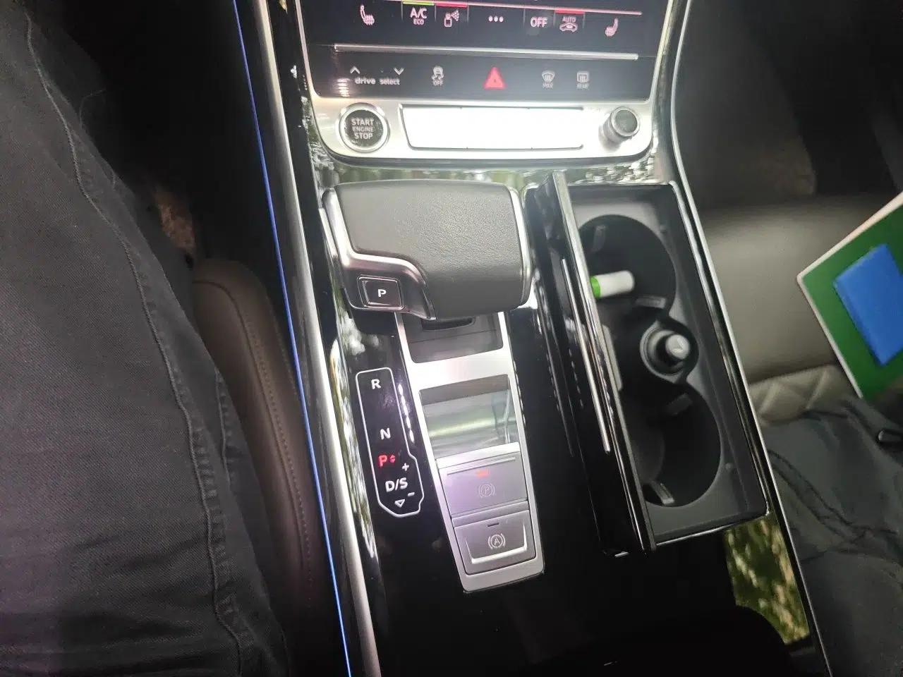 Audi A8 2021 A8L 50 TFSI quattro Comfort Model — миниатюра 14