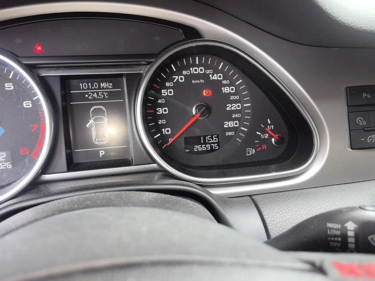 Audi Q7 2011 3.0 TFSI Technology (200kW) — миниатюра 12