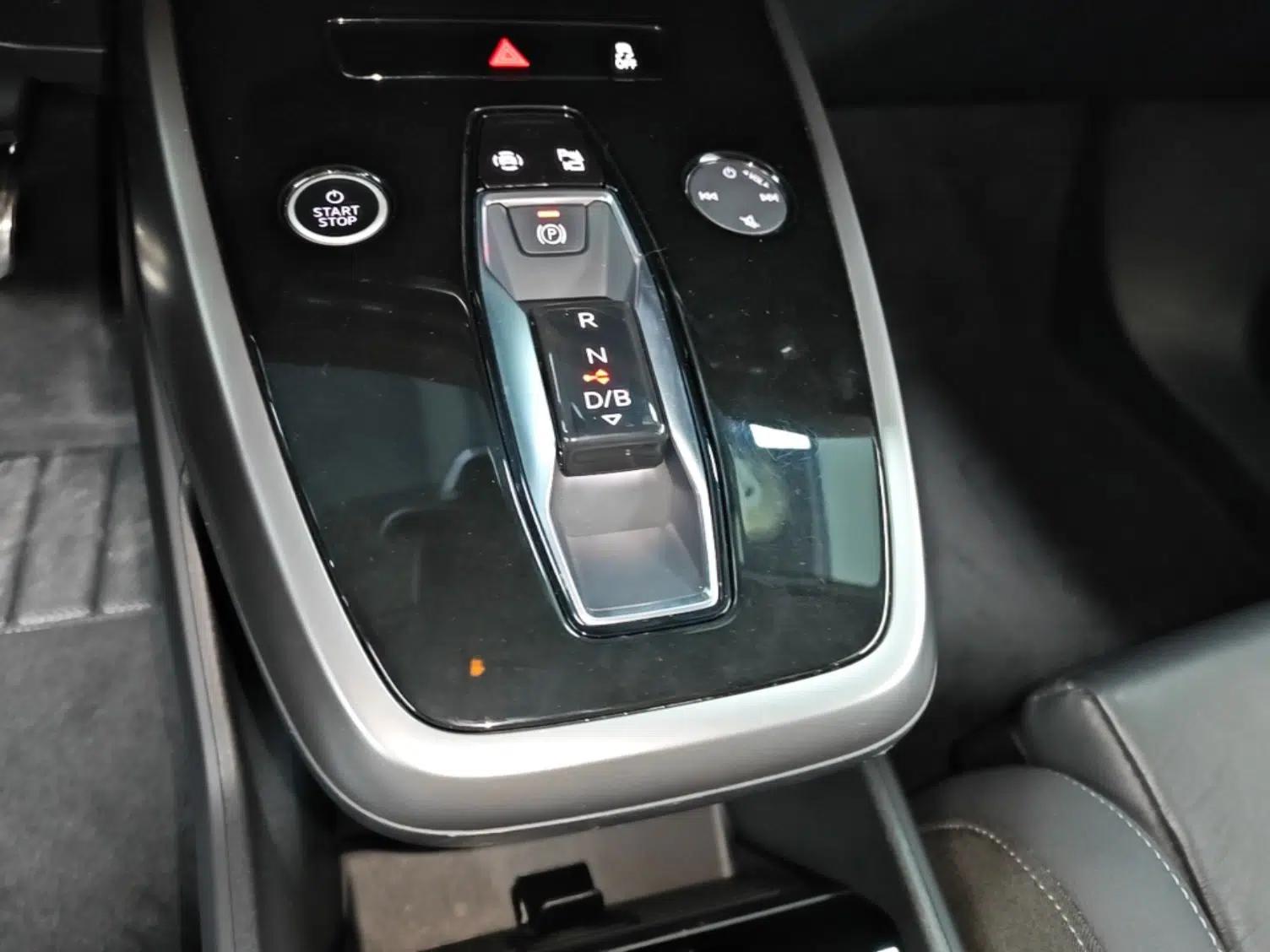 Audi Q4 e-tron 2023 40 e-tron Adventure Edition — миниатюра 16