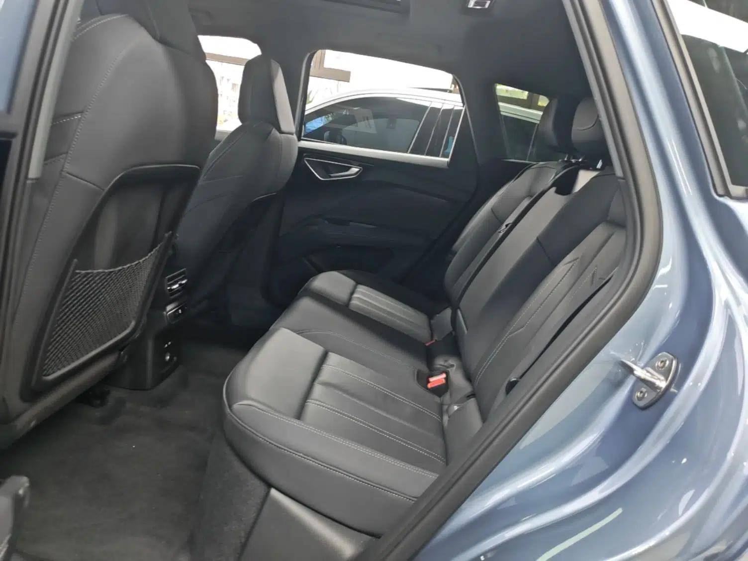 Audi Q4 e-tron 2023 40 e-tron Adventure Edition — миниатюра 20