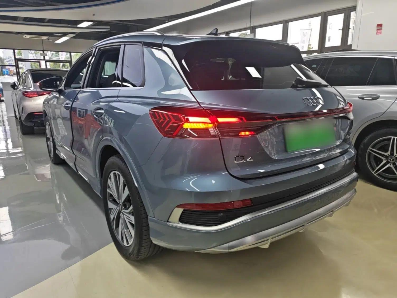 Audi Q4 e-tron 2023 40 e-tron Adventure Edition — миниатюра 4