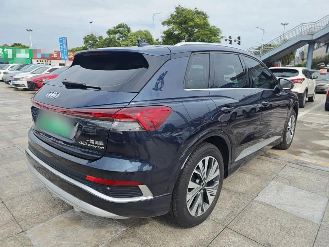 Audi Q4 e-tron 2023 40 e-tron Adventure Edition — миниатюра 6
